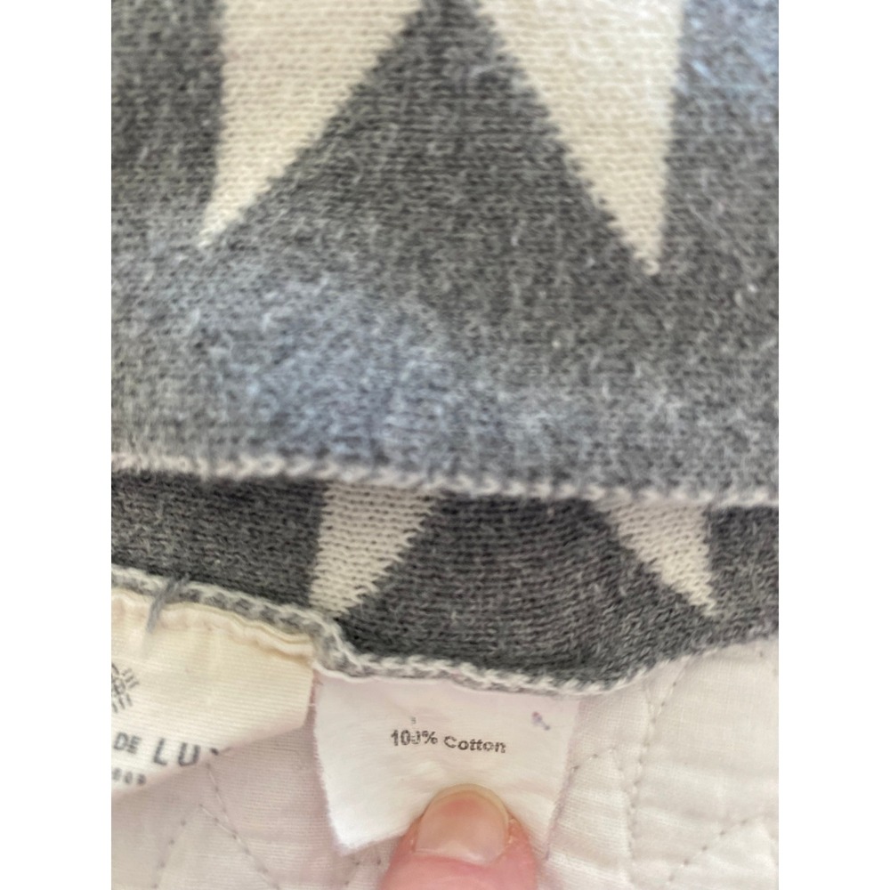 Winter-themed, reversible 100% cotton knit Artisan de Luxe Home throw blanket